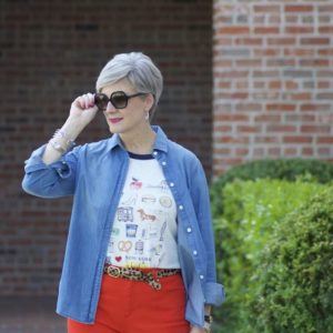 how to wear a graphic tee