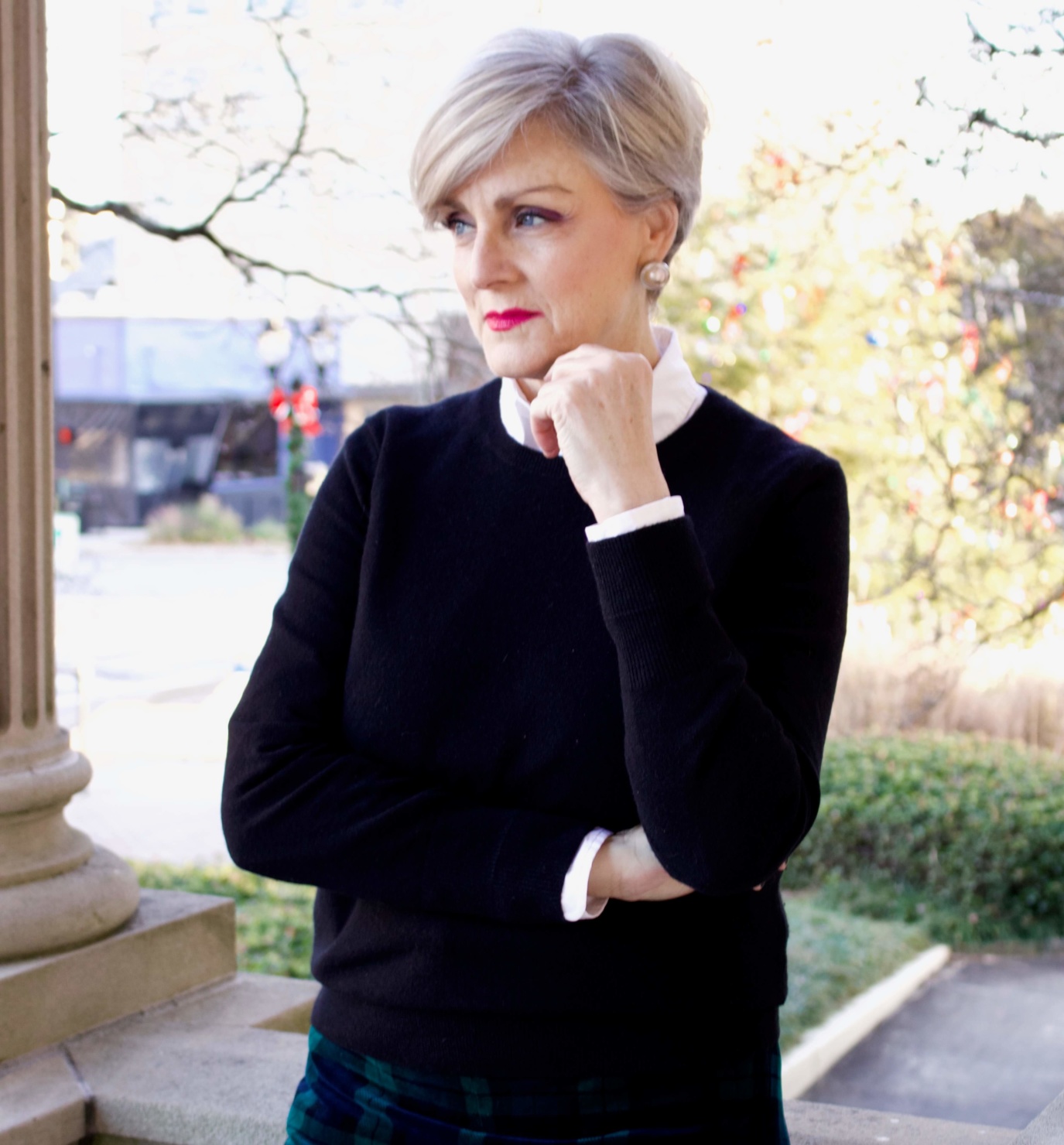 Christmas in the City - beth from Style at a Certain Age wears an Everlane black cashmere crewneck