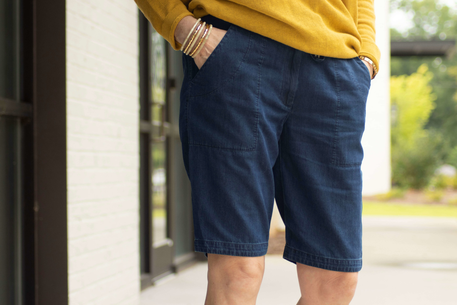 how to wear jean shorts