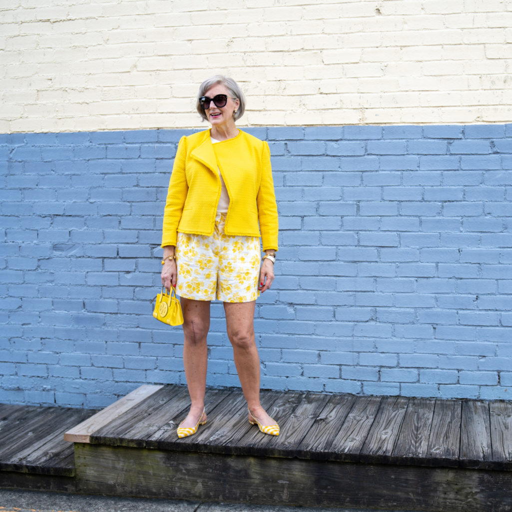 how to wear a summer jacket and shorts