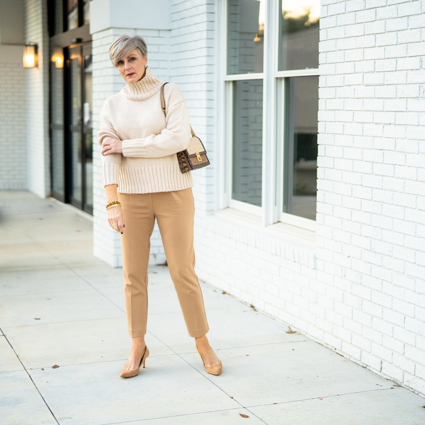 how to wear head to toe neutrals