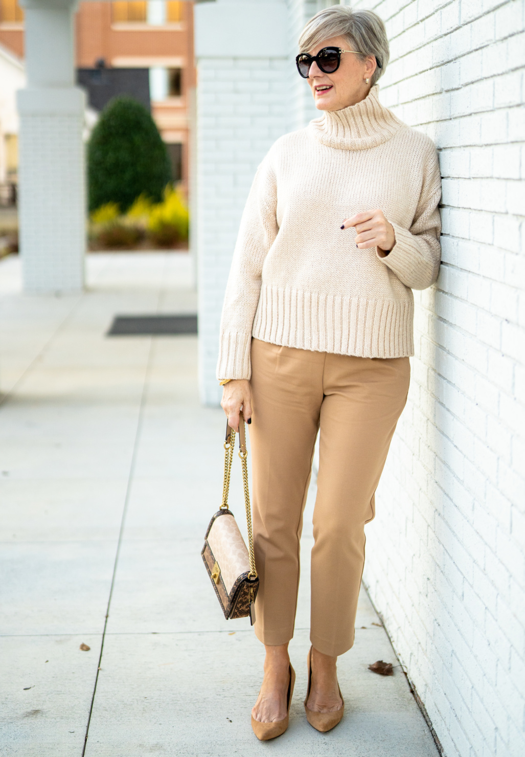 how to wear head to toe neutrals