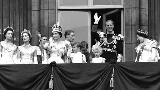Queen E II Buckingham Palace in 1953 after her coronation. She was Britain’s longest-reigning monarch.