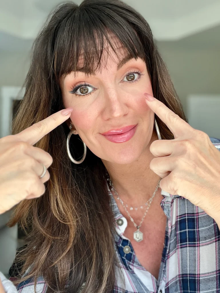 Jennifer shows one eye with eye makeup and one eye without eye makeup