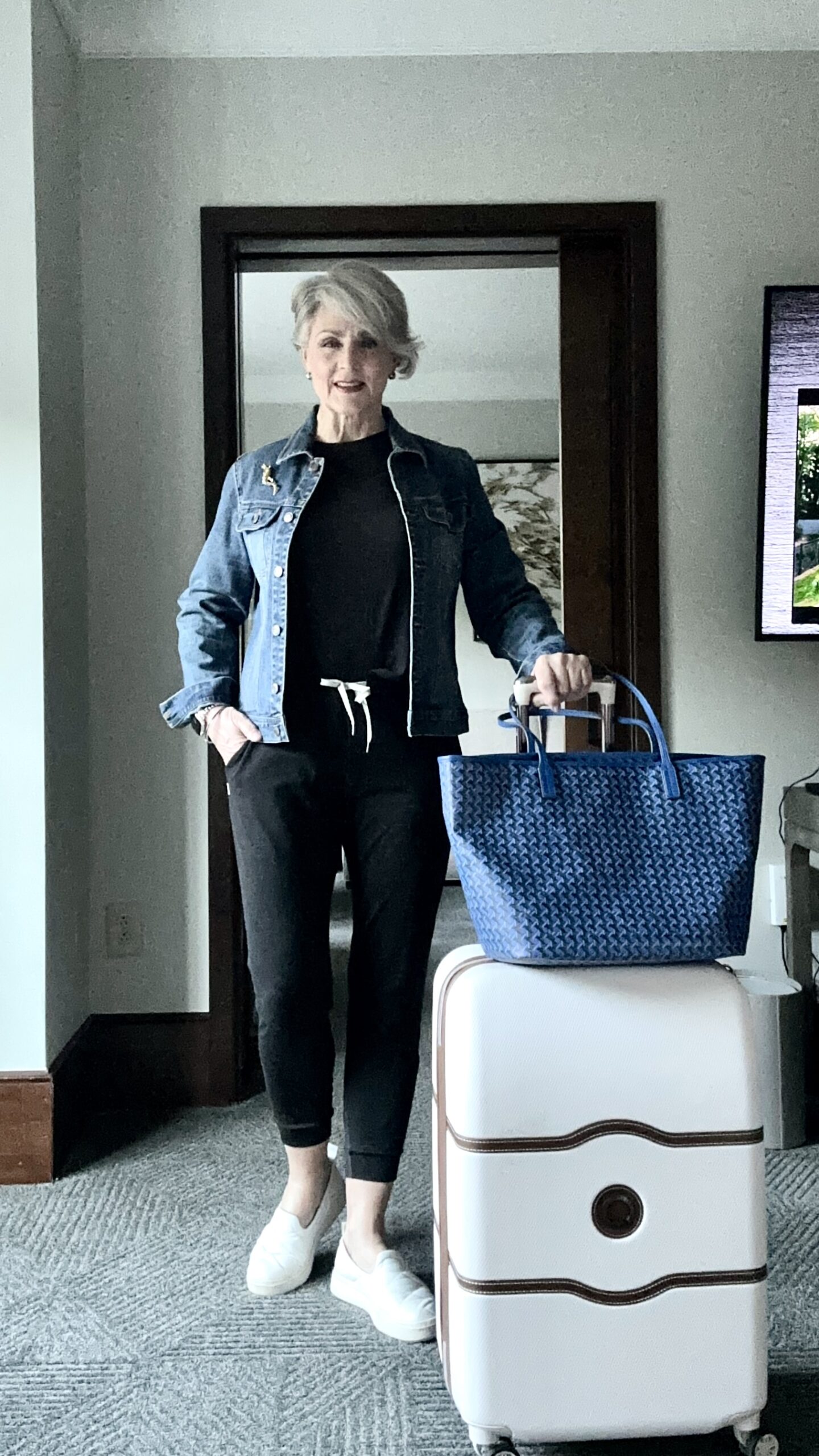 joggers travel outfit