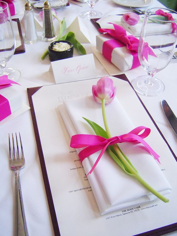 Tulip pink placesetting