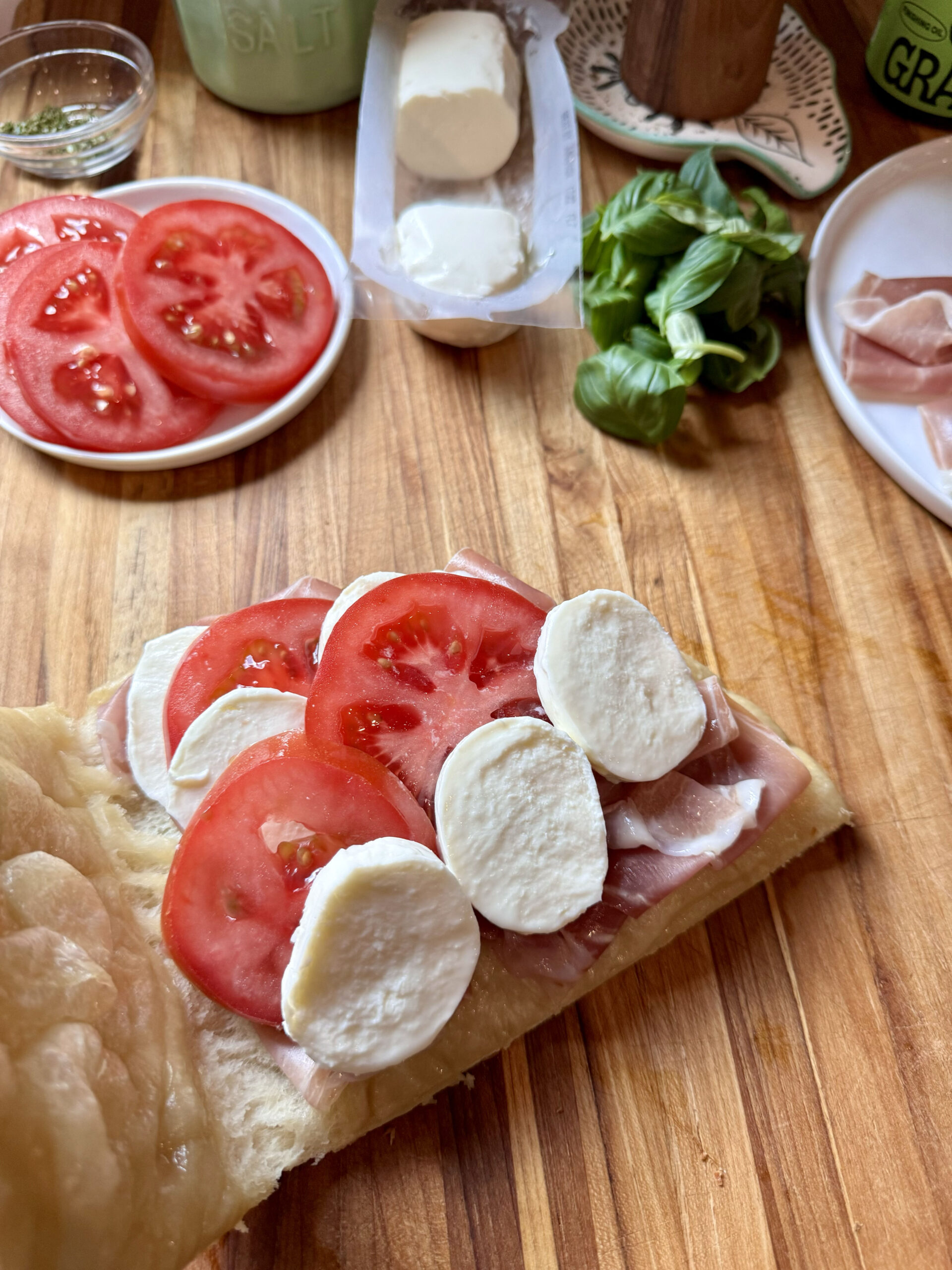 tomato and mozzarella slices