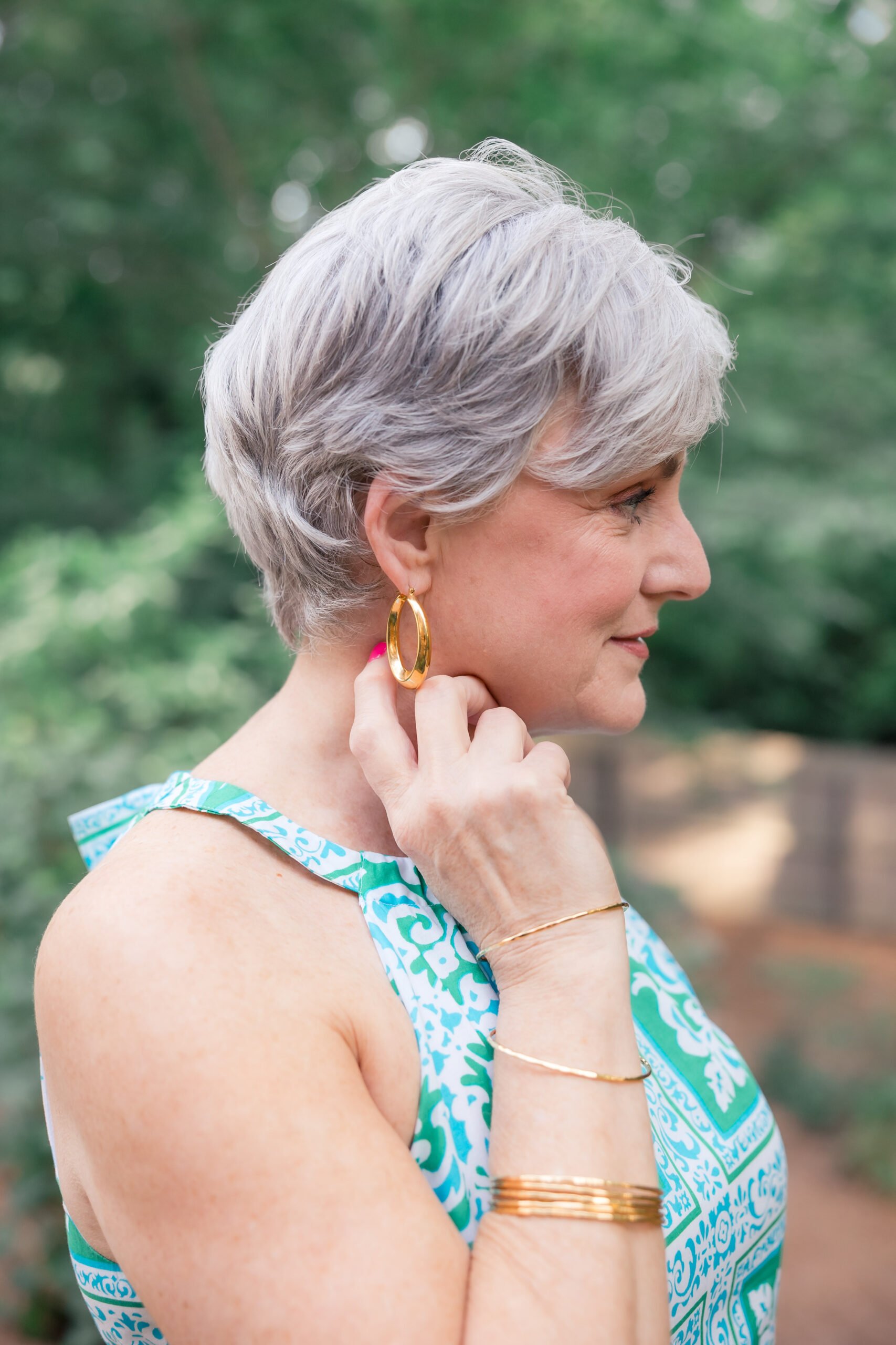 gold accessories | What to Pack for a Beach Vacation