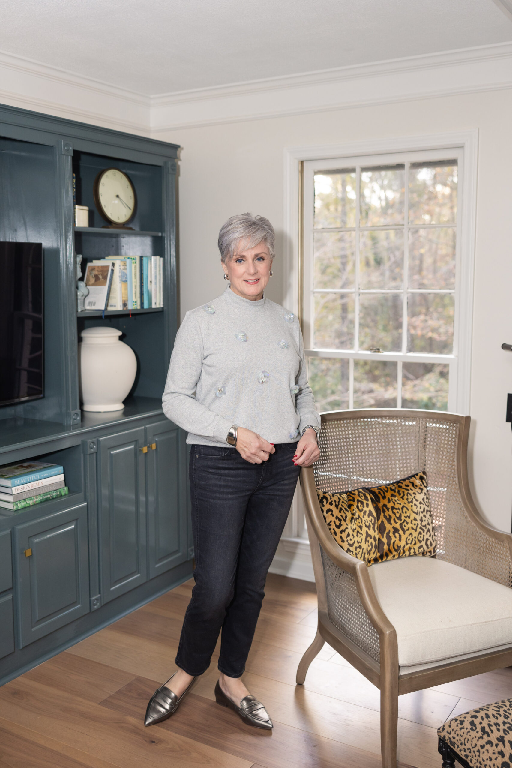 Beth SAACA | November + December 2024 Cozy Sweatershirt and Jeans
