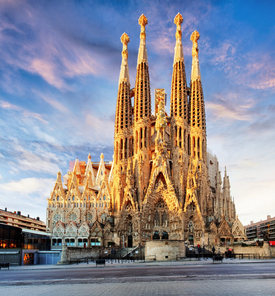The Ultimate Capsule Wardrobe for Barcelona in March: Pack Like a Pro