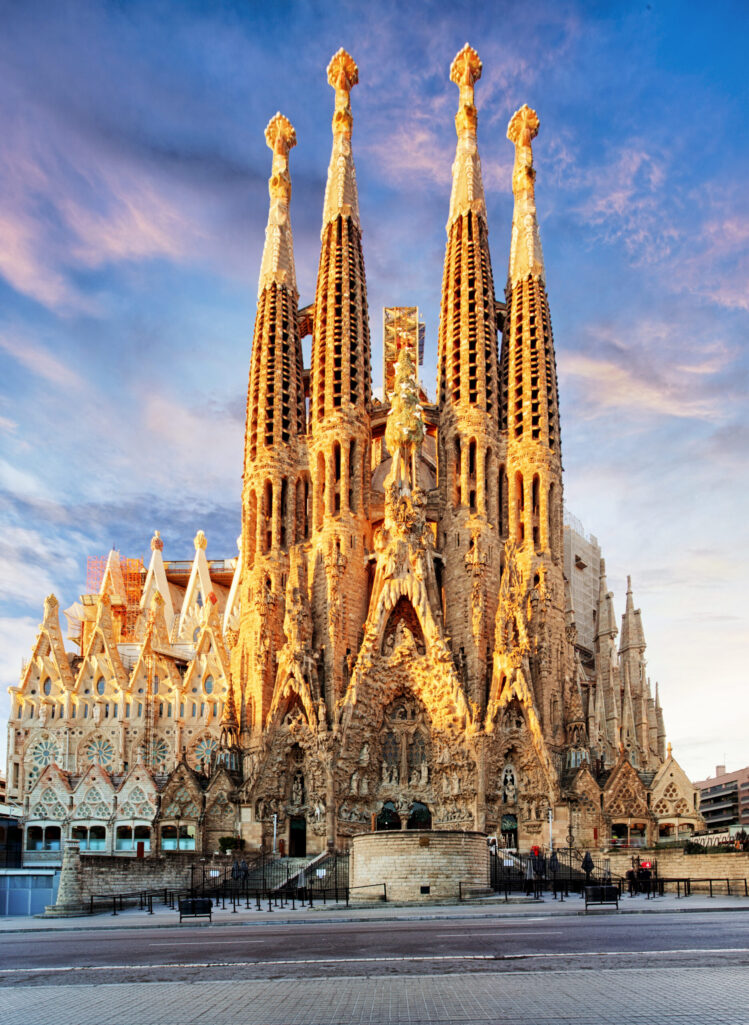 The Ultimate Capsule Wardrobe for Barcelona in March: Pack Like a Pro