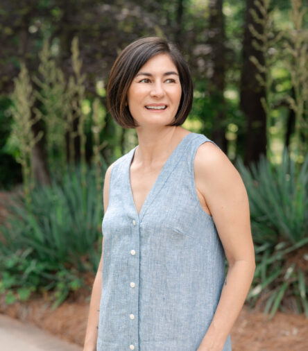 Summer Midi Dresses for Petites – Breezy, Beautiful, and Just the Right Length