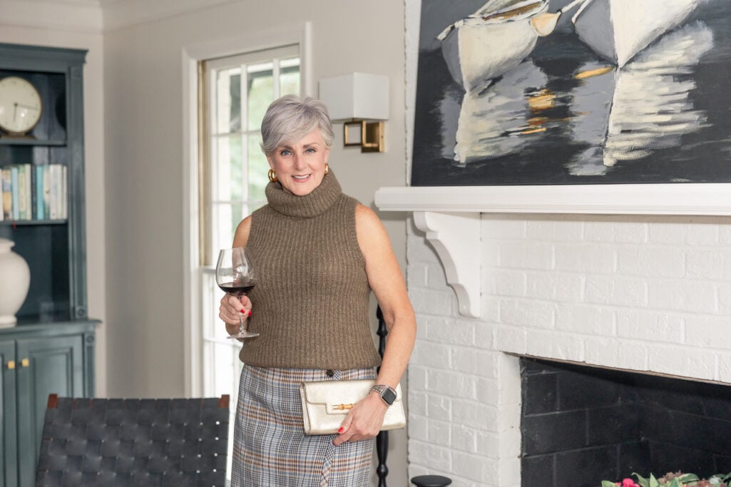 How not to look frumpy over 50: outfit that builds confidence