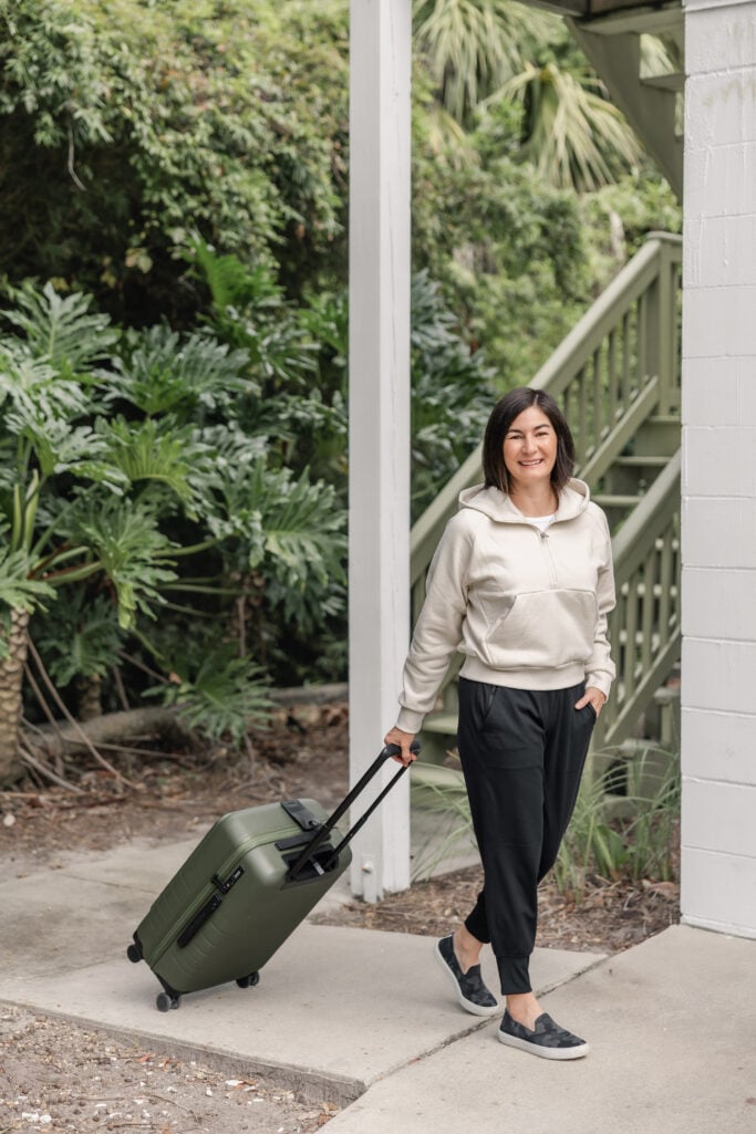 complete casual travel look for petites