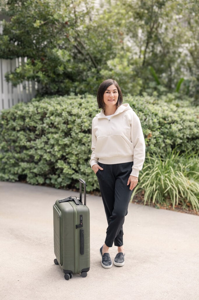 complete casual travel look for petites