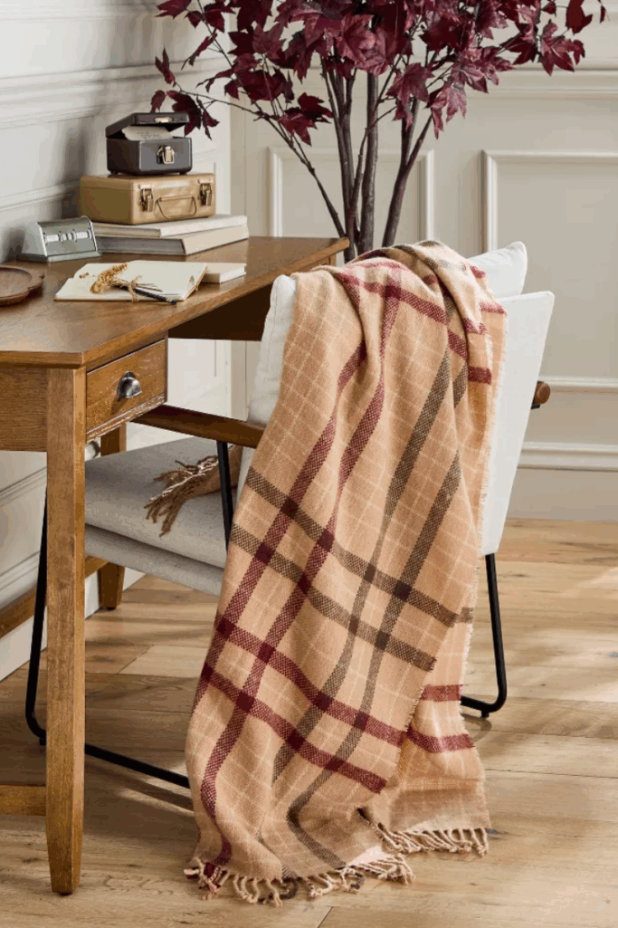 5 Cozy Throws That Double as Décor