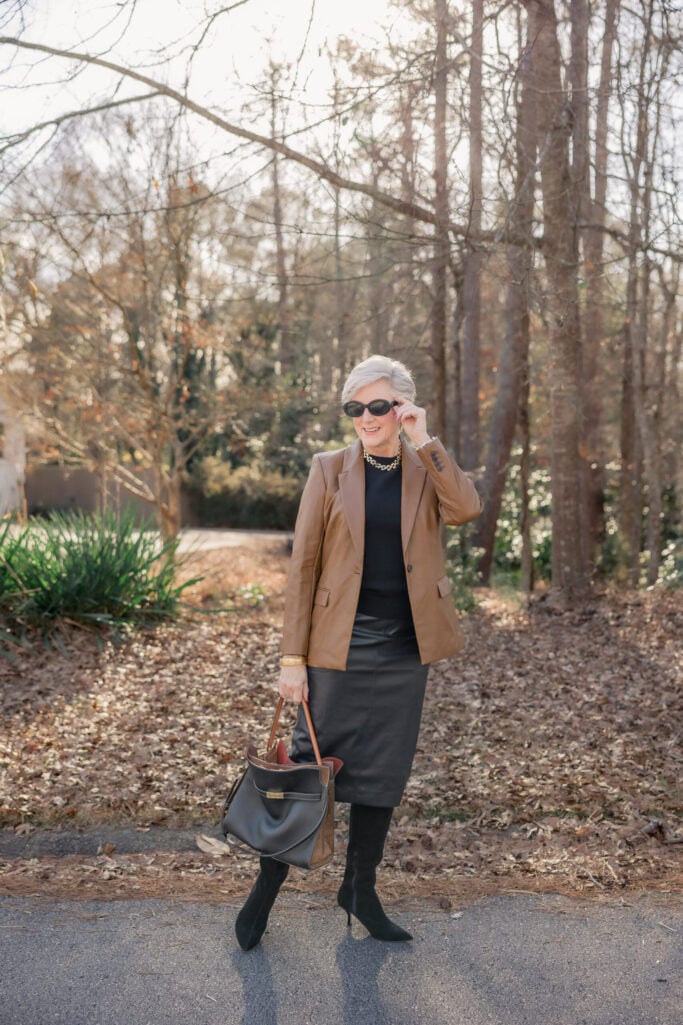 fall leather skirt outfit ideas for women 50+