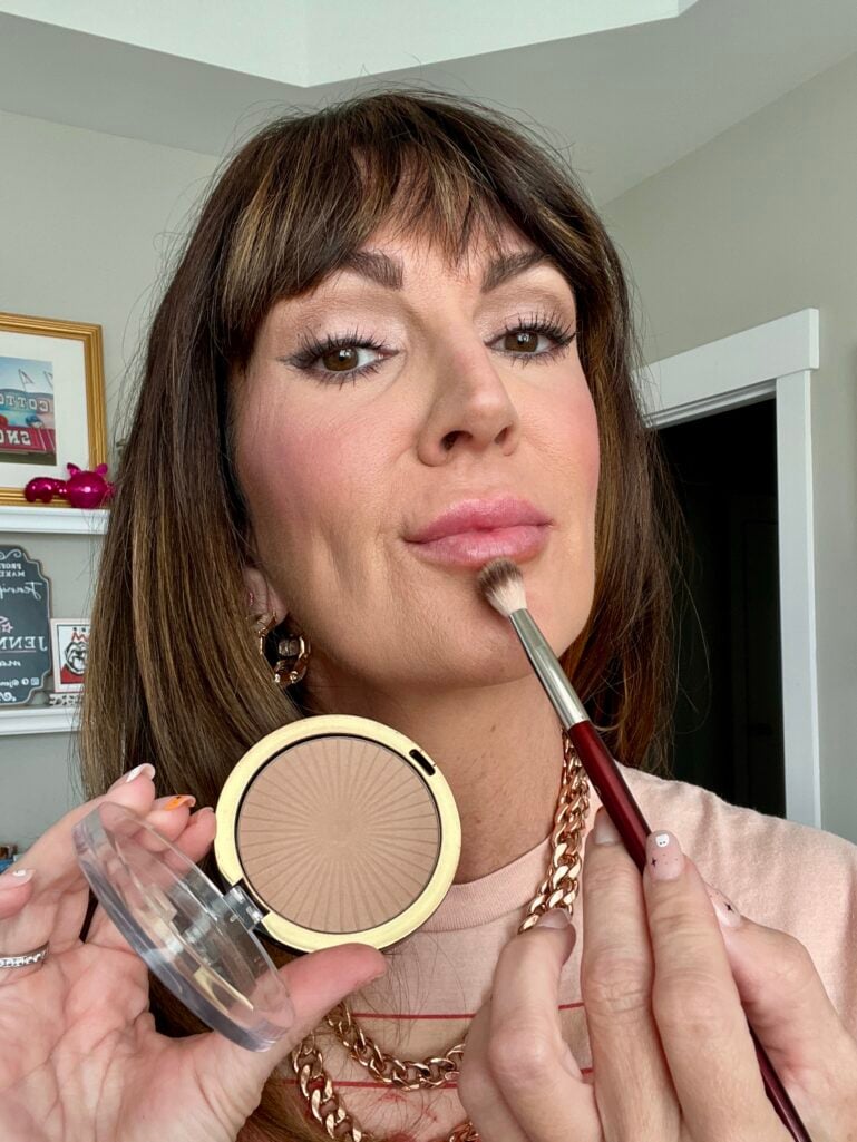 over 40 woman contouring lips