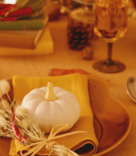 7 Holiday Table Settings So Beautiful Your Guests Will Ask for the Details 🍽️✨