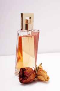 7 Fall & Winter Perfumes That Make the Perfect Gifts (and Smell Amazing All Season!) 🎁✨