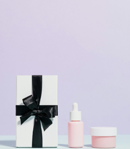 6 Anti-Aging Skincare Gifts That Actually Deliver Results โจ