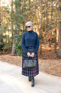 Navy and Burgundy: The Color Combo That Makes Every Outfit Look Expensive! 💙♥️