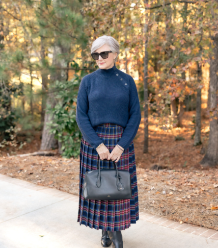 Navy and Burgundy: The Color Combo That Makes Every Outfit Look Expensive! 💙♥️
