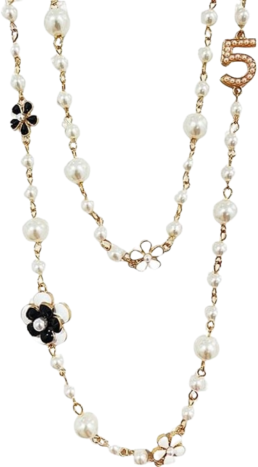 Chanel-inspired camélia pearl necklace dupe with flower detail