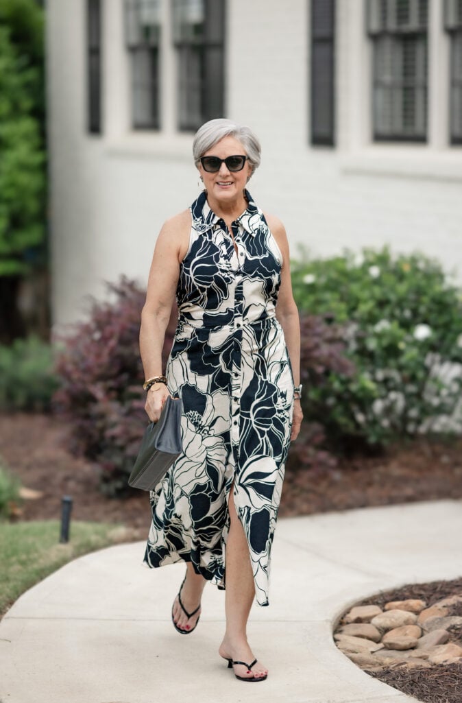 BETH FROM STYLEATACERTAINAGE WEARING AN IVORY AND BLACK SLEEVELESS SHIRTDRESS