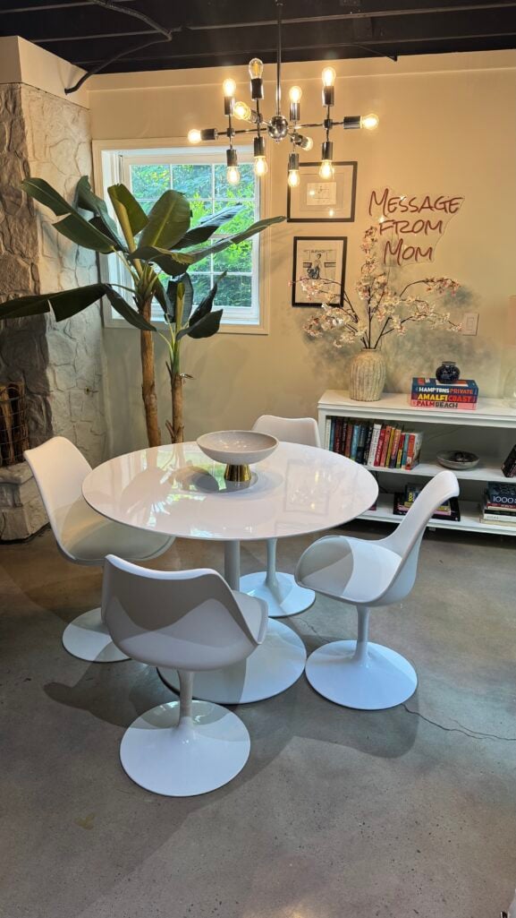 Saarinen-style tulip table and chairs for a weekend apartment dining nook