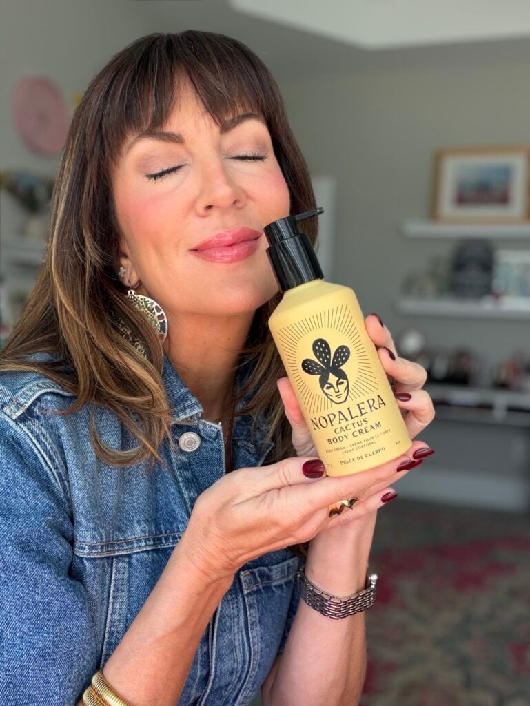 Nopalera Dulce de Cuerpo hand cream held in hand