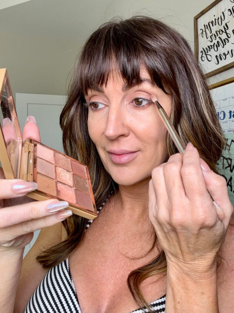 Jennifer Duvall applying warm bronze and gold shadow from the Anastasia Mini Spice eyeshadow palette