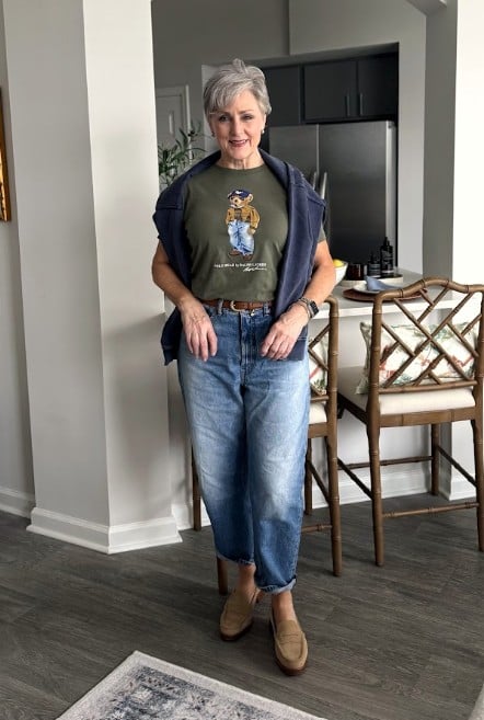 Beth in a casual look - cotton tee and slouched jeans