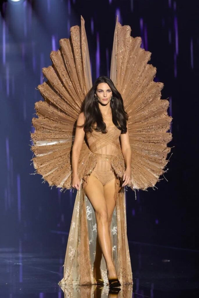 VS model with wings showcasing bombshell beauty